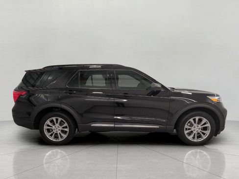 Used 2024 Ford Explorer XLT w/ Equipment Group 202A AWD/4WD image 11