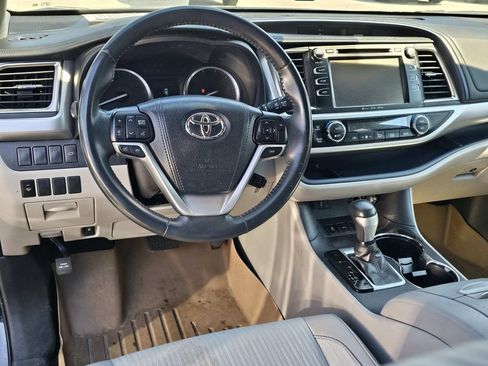 Used 2016 Toyota Highlander Plus FWD image 21