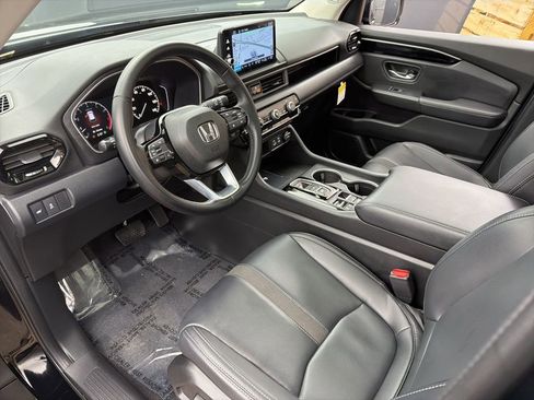 Used 2025 Honda Pilot Touring image 10