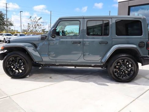 Used 2025 Jeep Wrangler Unlimited Sahara w/ Safety Group image 7