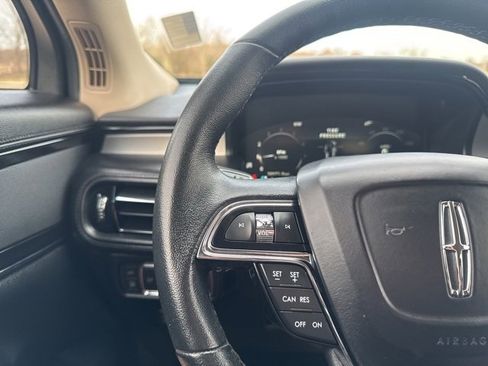 Used 2022 Lincoln Nautilus FWD w/ Premium Package image 13