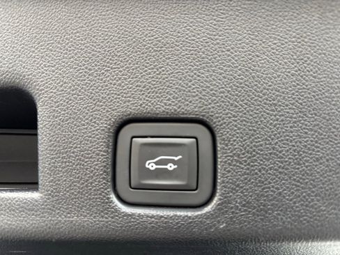 Used 2025 Buick Enclave Preferred image 33