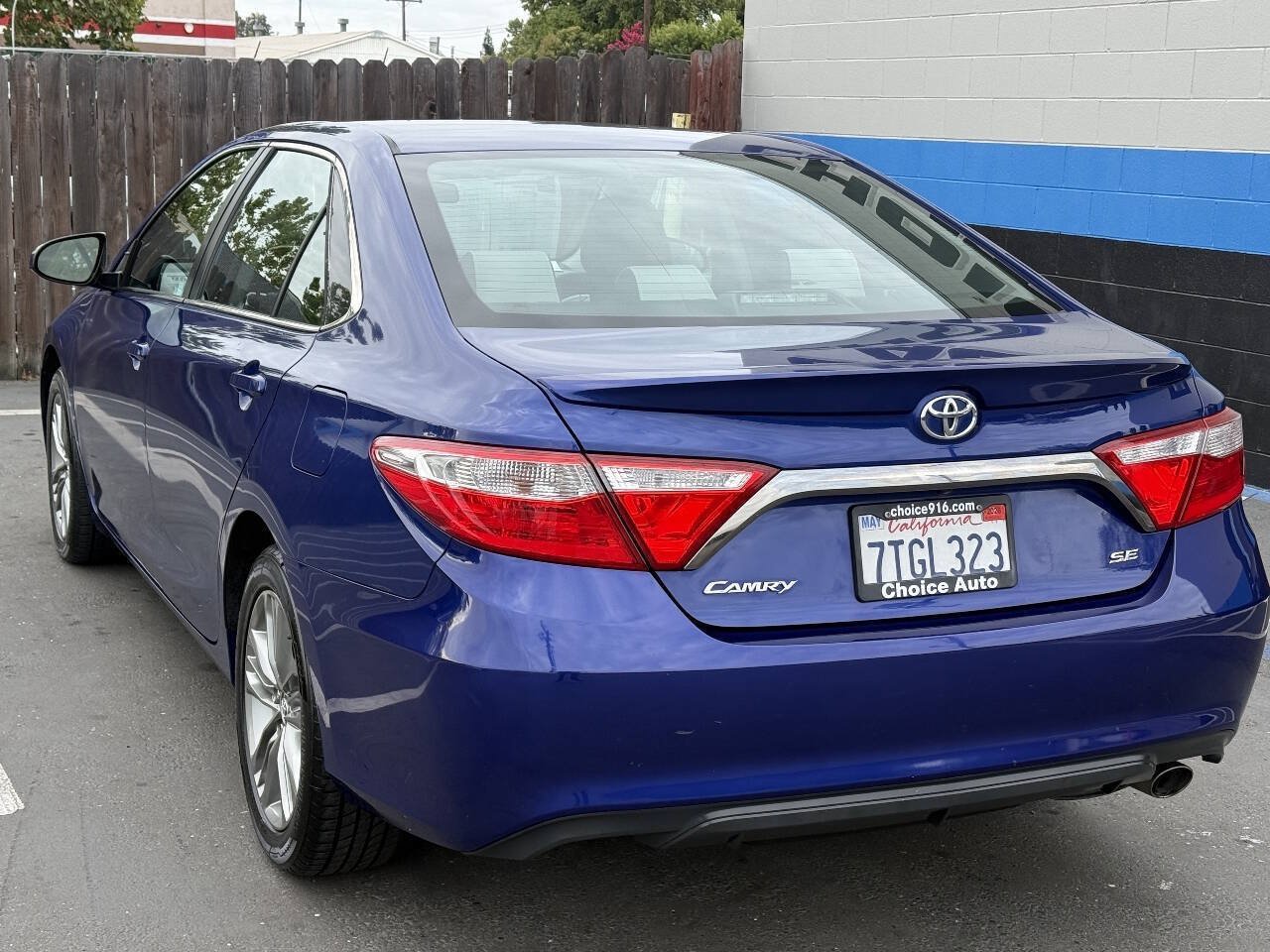 Used 2016 Toyota Camry SE FWD image 4