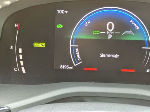 Used 2025 Toyota Camry SE image 15