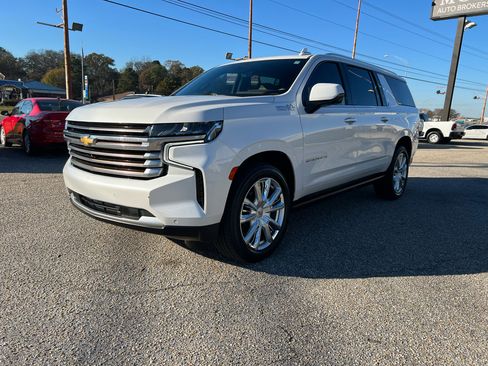 Used 2021 Chevrolet Suburban High Country w/ Premium Package image 9
