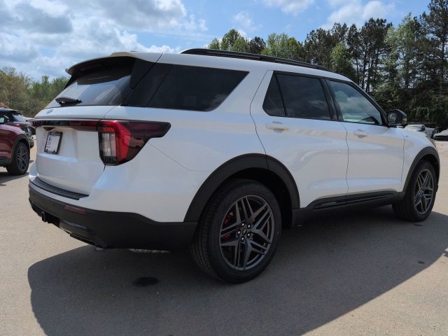 New 2026 Ford Explorer ST-Line w/ ST-Line Street Pack RWD image 4