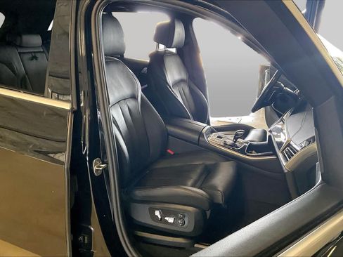 Used 2019 BMW X5 xDrive40i w/ Luxury Seating Package AWD/4WD image 8
