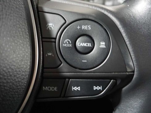 Used 2023 Toyota Corolla Cross XLE image 24