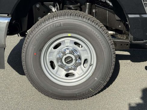 New 2026 Ford F250 XL w/ XL Chrome Package image 7