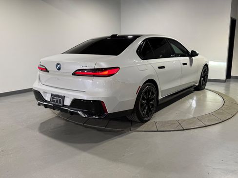 Used 2023 BMW i7 xDrive60 w/ Executive Package 2 AWD/4WD image 16