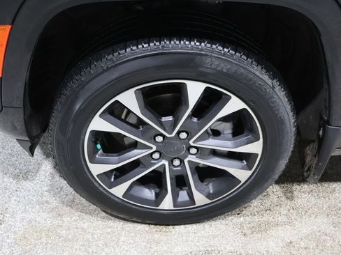 Used 2022 Jeep Grand Cherokee Overland w/ Luxury Tech Group IV image 10