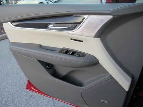 Used 2020 Cadillac XT6 Premium Luxury image 27