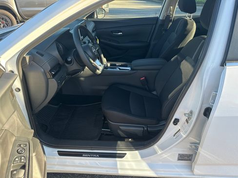 New 2025 Nissan Sentra SV image 9