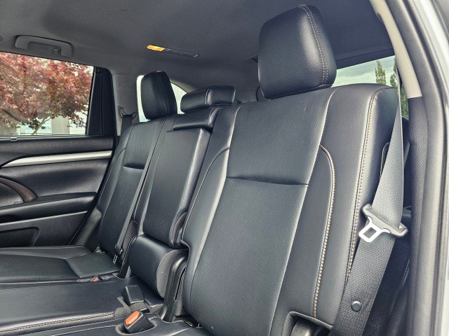 Used 2019 Toyota Highlander XLE AWD/4WD image 23