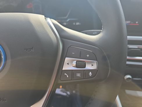 Used 2022 BMW i4 eDrive40 image 17