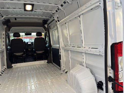 Used 2026 RAM ProMaster 2500 w/ Convenience Group FWD image 11
