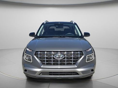 Certified 2025 Hyundai Venue Limited FWD image 4