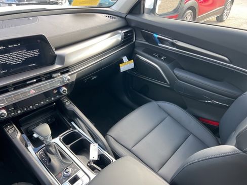 New 2025 Kia Telluride S image 11