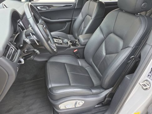 Used 2024 Porsche Macan AWD/4WD image 11