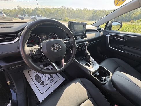 Used 2021 Toyota RAV4 XLE Premium AWD/4WD image 30