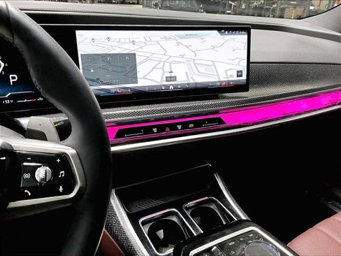 Used 2025 BMW 760i xDrive w/ Premium Package image 19