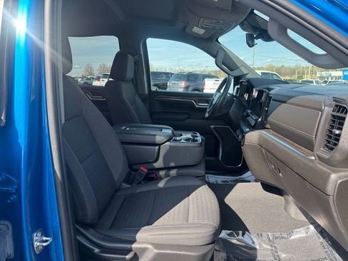 Used 2023 Chevrolet Silverado 1500 LT AWD/4WD image 17