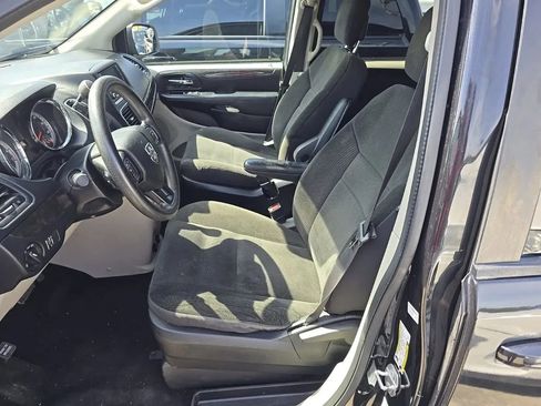 Used 2018 Dodge Grand Caravan SE w/ UConnect Hands-Free Group FWD image 10