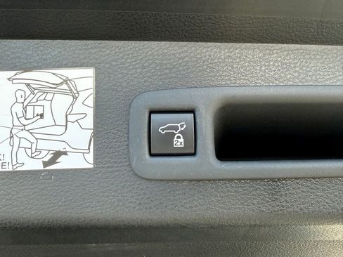 Certified 2024 Toyota Sienna Platinum image 17