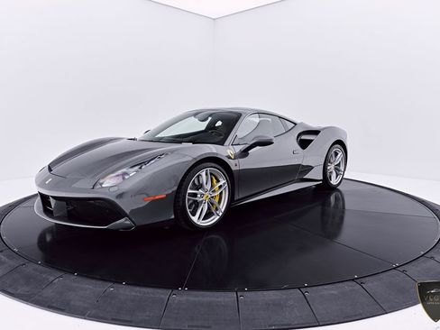 Used 2018 Ferrari 488 GTB RWD image 16