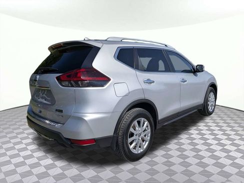 Used 2019 Nissan Rogue S w/ Special Edition Package FWD image 3