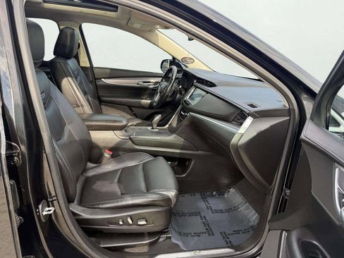 Used 2017 Cadillac XT5 Luxury w/ Driver Awareness Package image 12