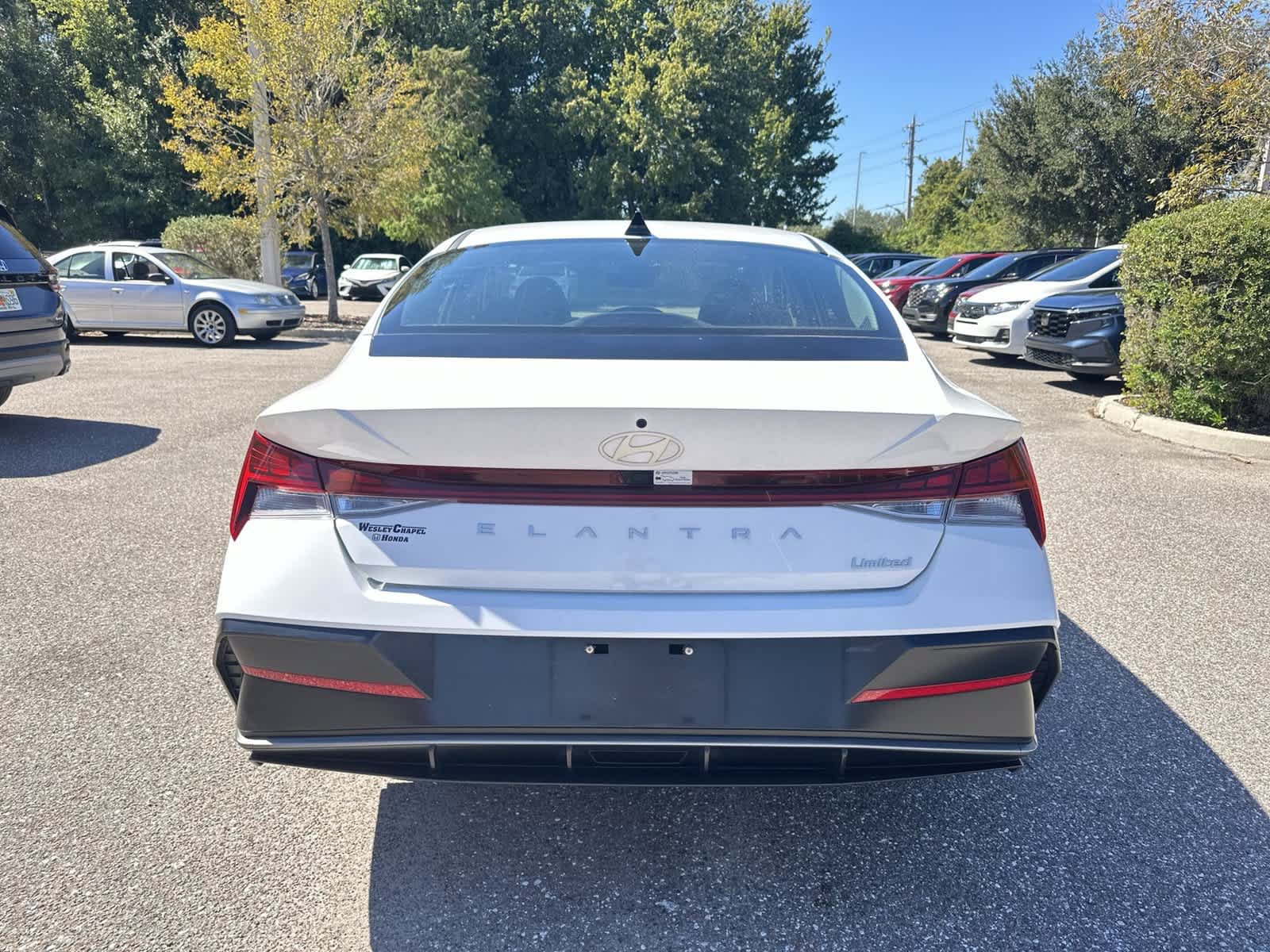 Used 2025 Hyundai Elantra Limited FWD image 5