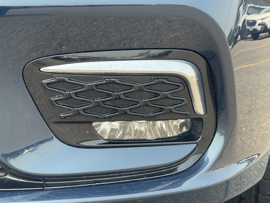 Used 2023 Chrysler Pacifica Touring-L FWD image 17