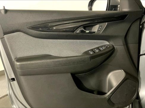 Used 2025 Chevrolet TrailBlazer LT AWD/4WD image 24