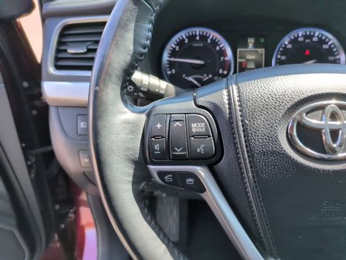 Used 2015 Toyota Highlander Limited Platinum AWD/4WD image 18