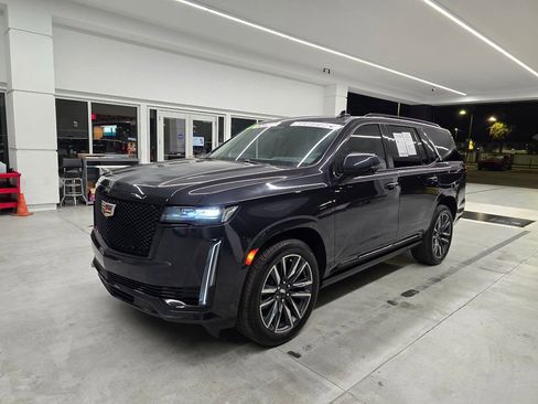 Used 2023 Cadillac Escalade Sport Platinum AWD/4WD image 2
