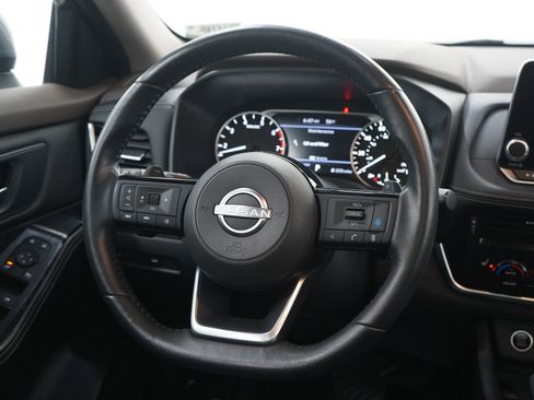 Used 2022 Nissan Rogue SV w/ SV Premium Package image 16