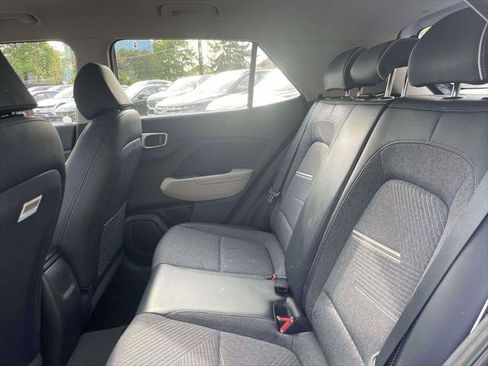 Certified 2023 Hyundai Venue Limited FWD image 11