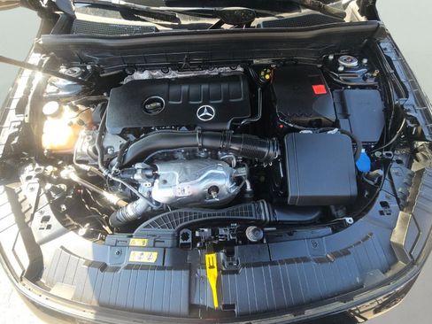 Used 2021 Mercedes-Benz GLB 250 4MATIC w/ Premium Package image 19