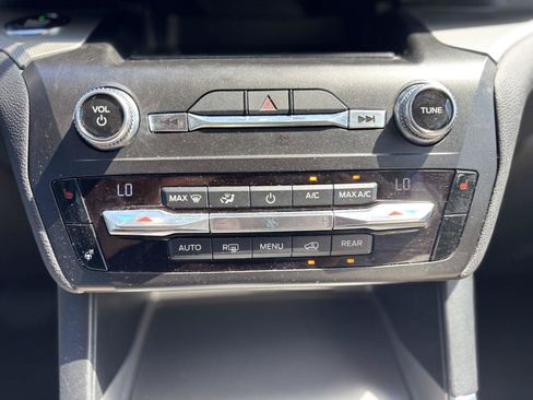 Used 2020 Ford Explorer XLT w/ Equipment Group 202A AWD/4WD image 24