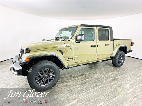 New 2025 Jeep Gladiator Sport image 4