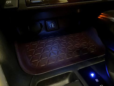 Used 2023 Toyota RAV4 Limited image 34