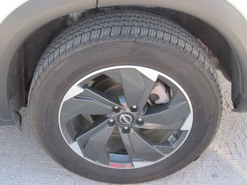 Used 2024 Nissan Rogue SV AWD/4WD image 17