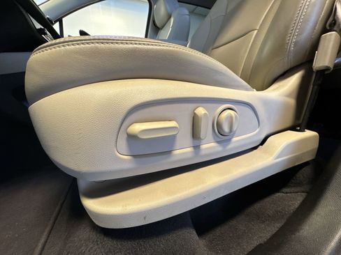 Used 2018 Buick Enclave Essence image 12