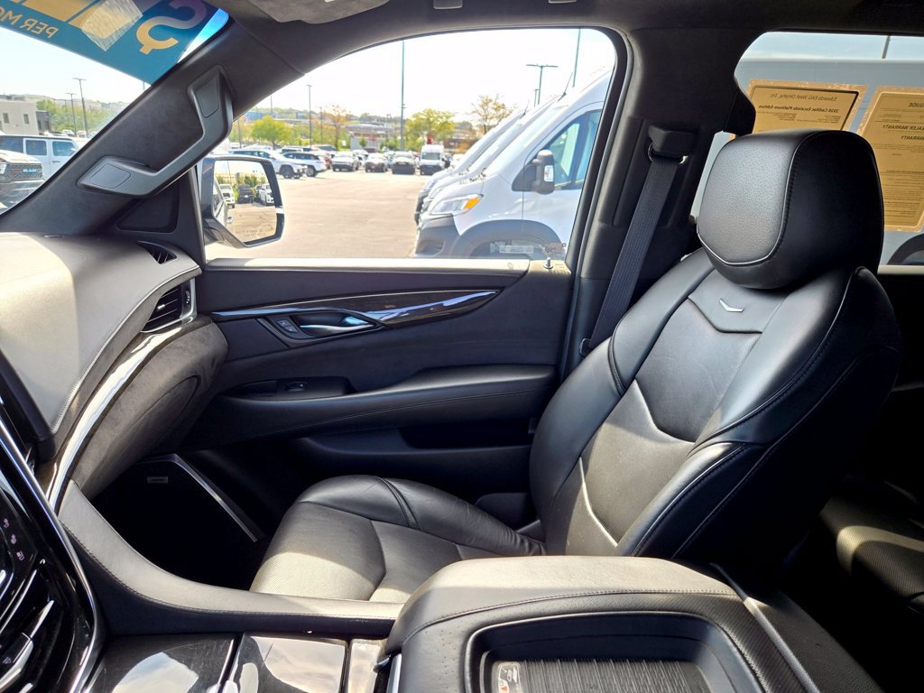 Used 2020 Cadillac Escalade Platinum w/ Escalade Sport Edition AWD/4WD image 22
