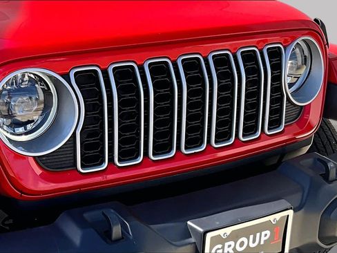 Used 2024 Jeep Wrangler Unlimited Sahara AWD/4WD image 29
