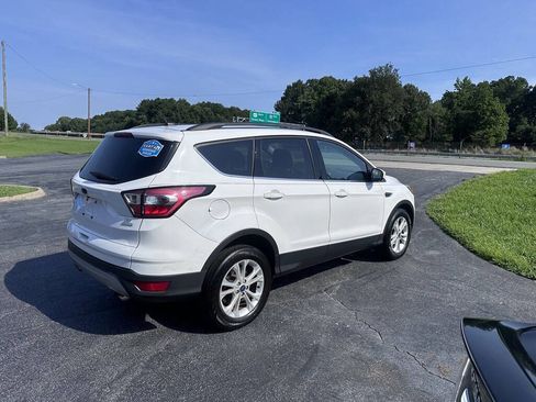 Used 2017 Ford Escape SE w/ Equipment Group 201A FWD image 4