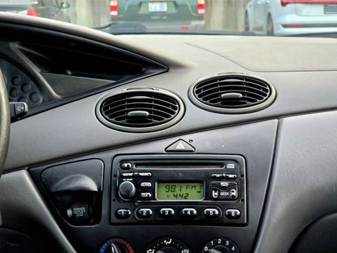 Used 2004 Ford Focus SE image 17