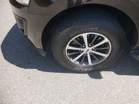 Used 2021 Ford Expedition XLT image 11