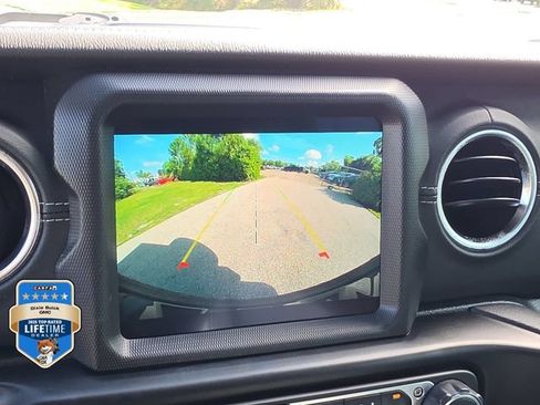 Used 2021 Jeep Wrangler Unlimited Sahara w/ Cold Weather Group AWD/4WD image 27